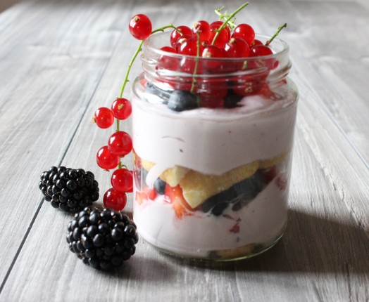 tiramisu' con yogurt e frutti di bosco (4)
