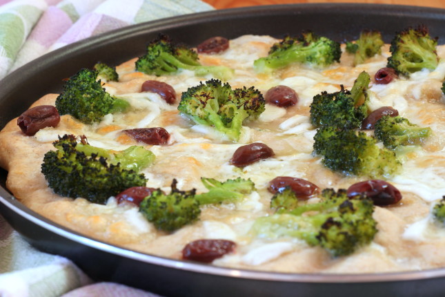 pizza con bufala, broccoletti e olive (1)