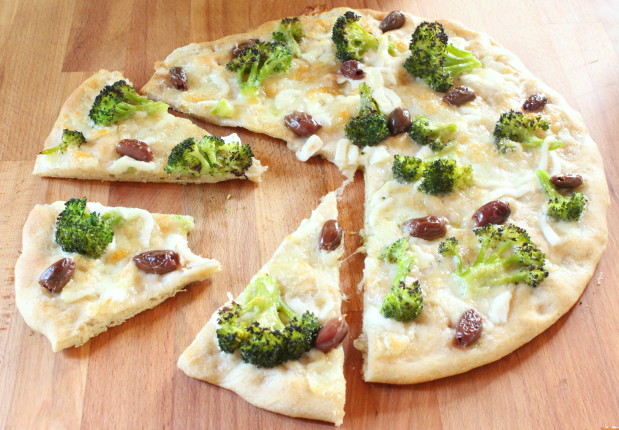 pizza con bufala, broccoletti e olive (6)